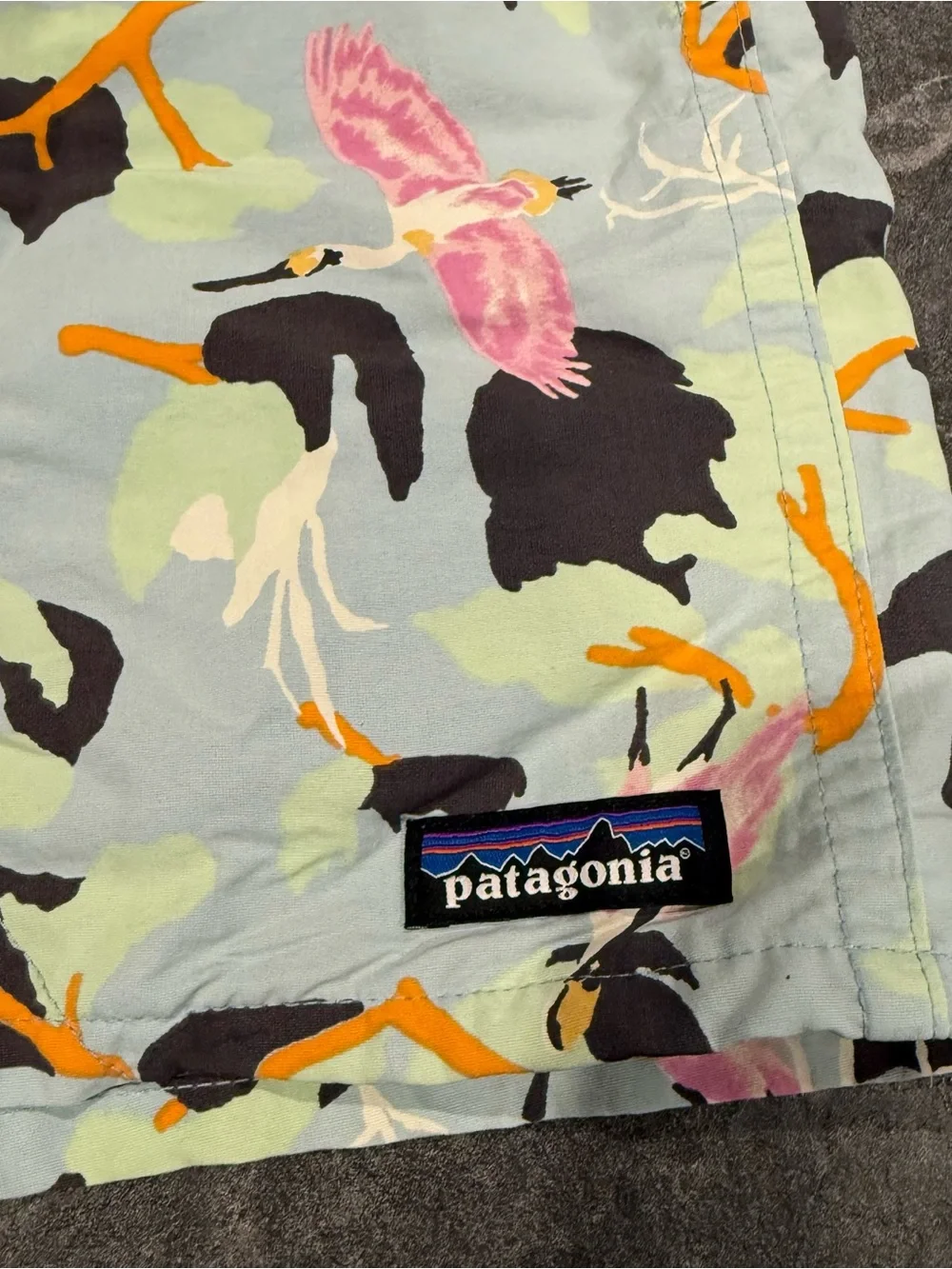 Patagonia baggies shorts 5” men size large birds blue green